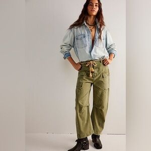 Free People Mending Heart Barrel Utility Pants Cargo Style - Green Size 4